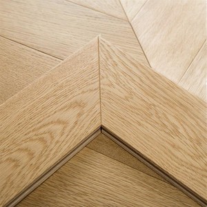 Suelo de Madera de Ingeniería Multicapa de Roble con Diseño Moderno de Espina de Pescado, Acabado Cepillado, para Cocina y Villa - Product Image 1
