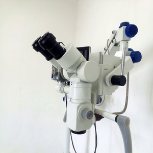 Microscope dentaire avec angle d'oculaire réglable, microscope chirurgical inclinable avec moniteur et bras réglable, blanc. - Product Image 1