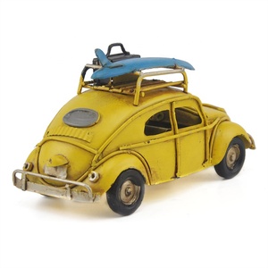 Modèle rétro miniature de <span class=keywords><strong>voiture</strong></span> ancienne artisanale jaune avec skateboard, accessoires créatifs pour la maison, ornements en fer, modèle métallique décoratif - Product Image 5