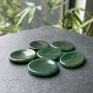 Jade Verde Pulgar Preocupación Piedra Cristal Chakra Reiki Jade Verde Pulido Curación Cristal Bolsillo Preocupación Piedra Cristales para Curación - Product Image 2