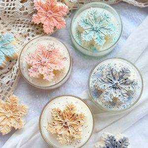 Vela Aromática con Forma de Copo de Nieve Navideño, Decoración para el Hogar con Atmósfera Invernal, Regalo Navideño - Product Image 4