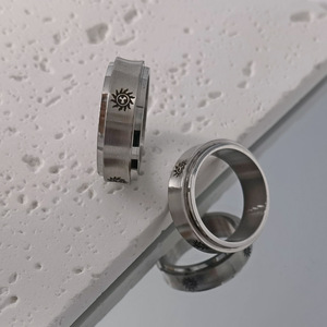 Anillo de girasol grabado con láser de acero inoxidable para hombre, diseño geométrico, joyería de regalo XYR0178 - Product Image 4