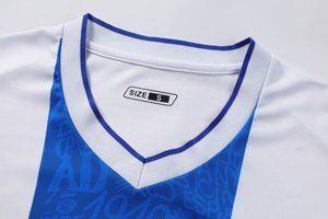 Uniforme de Fútbol Personalizado con Sublimación Completa, Camiseta y Pantalones Cortos con Rayas Azules - Product Image 5