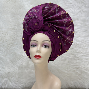 Foulard ethnique <span class=keywords><strong>Aso</strong></span> Oke fabriqué en Nigéria avec de grandes perles et pierres décoratives pour femmes - Product Image 3