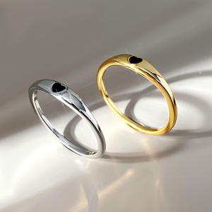 Bague Minimaliste en Or Plaqué 18K avec Cœur Noir Émaillé pour Femme – Idée Cadeau - Product Image 6