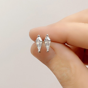 Boucles d'oreilles en or blanc avec diamants taille princesse, bijoux classiques naturels pour femmes, E2383 - Product Image 6