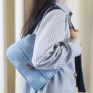 Bolso Bandolera de Mezclilla Moderno para Mujer, con Cierre, Correa de Hombro, Impermeable, con Patrón Bordado y Forro de Poliéster - Product Image 2