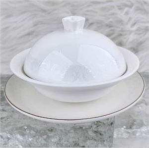 Juego de vajilla de porcelana fina de lujo con relieve, diseño floral azul y borde dorado, que incluye ollas, cuencos, platos y platillos de cerámica para hoteles de lujo y restaurantes. - Product Image 6