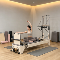 Reformer Pilates polyvalent DEEP Brand avec tour, demi-unité, réglage du repose-pieds, configuration à ressorts et contrôle précis pour studio de Pilates