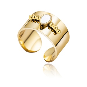 Anillo Abierto de Diseño Francés con Banda Ancha, Chapado en Oro, de Acero Inoxidable con Concha Natural para Mujer - Product Image 2