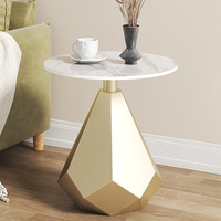 Table basse moderne de luxe légère avec plateau en marbre et structure en métal pour salon, chambre et balcon