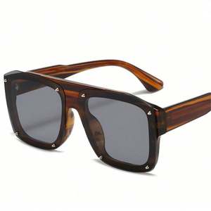 Nouvelles Lunettes de Soleil Carrées Surdimensionnées Rétro Tendance pour Femmes, Décoration Rivets, Style Punk, pour Hommes - Product Image 1