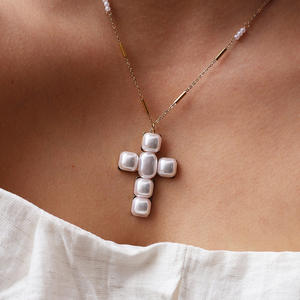 Collar de Acero Inoxidable con Baño de Oro y Colgante de Cruz Cuadrada con Perlas Clásicas, Gran Venta, para Mujer, de Terceros - Product Image 4