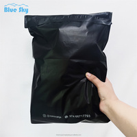 Enveloppes en polyéthylène imperméables personnalisées, adhérence forte, emballage pour vêtements, sacs en plastique noir mat avec logo pour chaussettes et chaussures