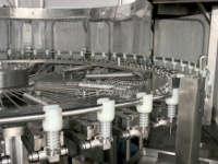 Solutions clés en main automatiques pour ligne de production d'eau en bouteille, contrôle PLC, compatibilité avec les bouteilles en verre, surveillance à distance