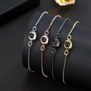 Pulseras de proyección de fotos personalizadas hechas a mano a la moda 100 idiomas te amo <span class=keywords><strong>pulsera</strong></span> personalizada de acero inoxidable regalos - Product Image 2