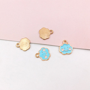 Ventes directes d'usine bijoux à bricoler soi-même accessoires arc-en-ciel pendentif collier boucles d'oreilles nuage blanc métal charme acrylique pour enfants adultes - Product Image 6