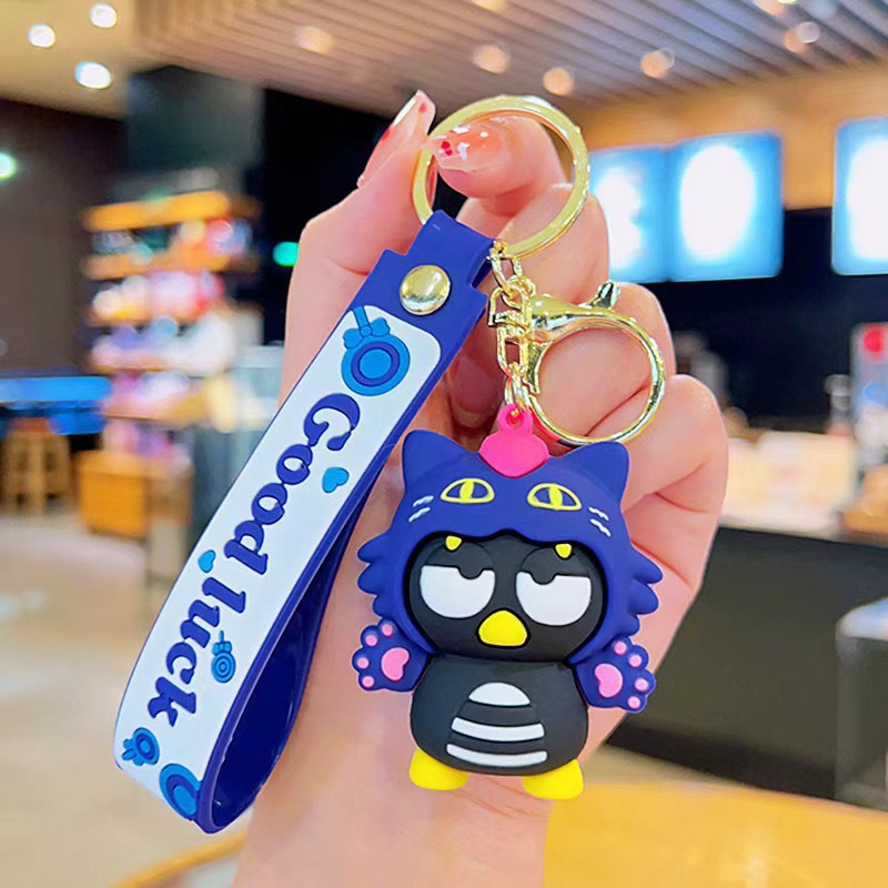 Pingüino negro Sanrio que cambia de disfraz