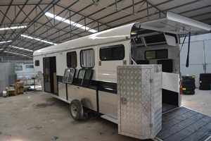 Remorque à <span class=keywords><strong>chevaux</strong></span> à col <span class=keywords><strong>de</strong></span> cygne <span class=keywords><strong>de</strong></span> 6815*2490*2590 mm, remorque à <span class=keywords><strong>chevaux</strong></span> <span class=keywords><strong>de</strong></span> luxe haut <span class=keywords><strong>de</strong></span> gamme, remorque <span class=keywords><strong>de</strong></span> <span class=keywords><strong>transport</strong></span> <span class=keywords><strong>de</strong></span> <span class=keywords><strong>chevaux</strong></span> Tacehorse - Product Image 5