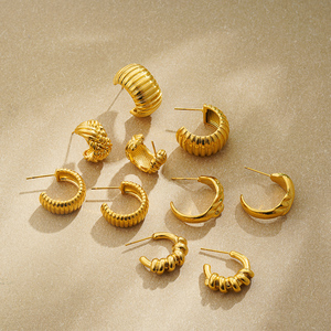 Pendientes de aro gruesos de acero inoxidable para mujer, textura Retro chapada en oro, Perla ancha en forma de C, joyería de declaración de moda principal, Bisutería - Product Image 1