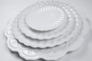 Vajilla Blanca con Diseño Nórdico en Relieve y Borde Floral para Bodas, Hogar, Restaurantes y Fiestas, Venta al Por Mayor - Product Image 5