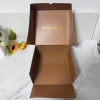 Boîte à gâteau carrée recyclable en carton ivoire avec pelliculage mat et revêtement UV, ensemble d'emballage alimentaire pour cadeaux sucrés, estampage de logo doré
