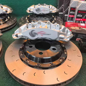 Set di pinze <span class=keywords><strong>freno</strong></span> <span class=keywords><strong>Brembo</strong></span> aftermarket a 6 pistoncini anteriori e 4 posteriori in lega di alluminio forgiato con dischi <span class=keywords><strong>freno</strong></span> in carbonio-ceramica per Land Rover - Product Image 2