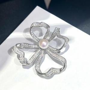 Collar de Perlas de Agua Dulce con Trébol de Cuatro Hojas, Estilo Moderno y Elegante para el Verano, Broche de Moda con Forma de Flor - Product Image 2