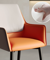 Chaise de salle à manger moderne en cuir PU avec accoudoirs, chaise rembourrée bicolore, pieds en métal noir, fauteuil confortable