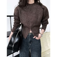 Nouvelle Collection Automne Hiver 2026 – Pull en Maille Élégant pour Femme, Col Rond, Fermeture Éclair, Ourlet Fendu, Couleur Unie, Coupe Ample, Manches Longues, Beige – Vente en Gros