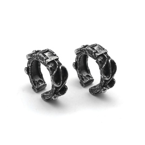 Manchette d'oreille pour homme en acier inoxydable 316L, étanche, hypoallergénique, motif serpent martelé, à clipser, sans perçage, style punk gothique - Product Image 4