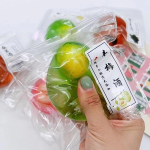 Jouet anti-stress créatif en TPR de 6 cm en forme de prune, gelée de fruit, balle à presser pour enfants et adultes, jouet sensoriel pour moments de détente - Product Image 2