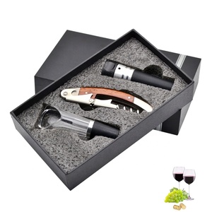 Essential 3-Piece Wine Accessoris Set Good gifts packaging With Corkscrew Opener Bottle Stopper and Aeartor