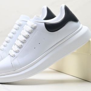 Baskets de marche McQ Original Luxury Designer 2026 – Style Classique, Chaussures Décontractées Tendance pour Femmes et Hommes - Product Image 4