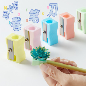 <span class=keywords><strong>Taille</strong></span>-<span class=keywords><strong>crayon</strong></span> manuel mécanique miniature en plastique <span class=keywords><strong>de</strong></span> <span class=keywords><strong>couleur</strong></span> macaron personnalisé <span class=keywords><strong>pour</strong></span> crayons triangulaires <span class=keywords><strong>de</strong></span> grande <span class=keywords><strong>taille</strong></span> en option - Product Image 1