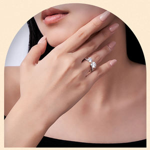 Anillo de moissanita de lujo chapado en rodio de plata de ley S925 personalizado, ajuste pavimentado para compromiso de boda, promesa de mujer - Product Image 4