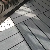 Neue Umweltfreundliche Feuerfeste Wasserdichte Rutschfeste Quadratische Ineinandergreifende Outdoor-Bodenplatten Selbstverlegende Terrassenfliesen aus Holz-Kunststoff