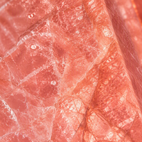 Comptoir de bar moderne en quartz rose naturel, design cascade en pierre translucide rétroéclairée, luxe pour salon, hôtel, restaurant, bar à domicile