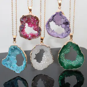 Natürlicher Achat Kristall Cluster Bunter Druzy Gold/Versilberter Aura Charm Geode Achat Slice Anhänger