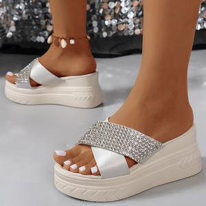 Sandalias de cuña con purpurina de estilo europeo-americano para mujer, de verano, para exteriores, talla grande, punta redonda, con tiras cruzadas L11 - Product Image 5