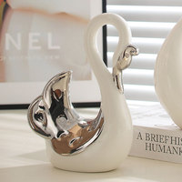 Ornements de cygne en céramique créatifs pour la décoration intérieure pour le salon armoire à vin meuble TV décorations de table cadeaux d'anniversaire de mariage