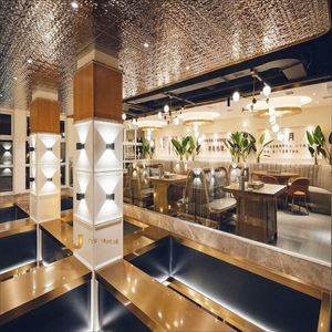 Panneau mural 3D EX502 en forme de vague pour la décoration d'hôtel, panneau en acier inoxydable PVD doré à effet vague d'eau pour projets d'intérieur haut de gamme - Product Image 2