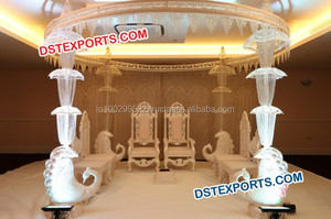 Glamoroso Mandap/Escenario de Boda con Cristales en Espiral, Impresionante Mandap de Boda de Cristal, Moderno Mandap de Cristal de Fibra con Espiral Dorada, Virginia - Product Image 5