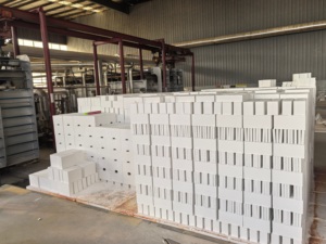 Brique réfractaire en corindon-mullite à faible teneur en <span class=keywords><strong>K2O</strong></span> et <span class=keywords><strong>Na2O</strong></span> (1,7 %), taille personnalisée, résistante aux hautes températures, pour la soudure et la découpe de la chaux - Product Image 5