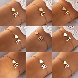 Venta caliente <span class=keywords><strong>oro</strong></span> joyería <span class=keywords><strong>pulsera</strong></span> colgantes encantos 26 letras en inglés corazón colgante <span class=keywords><strong>pulsera</strong></span> para mujer - Product Image 1