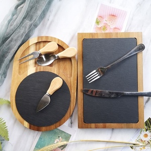 ビュッフェダイニングサービスにおける新たなアドバンテージ ブラックフードサプライ ディナーピザ 木製ハンドル付きボード 天然石プレート ストーンプレート - Product Image 4