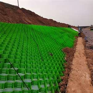 Nehir kıyısı yol yataklarının toprak konsolidasyonu ve eğim koruması için 50 milimetrelik jeohücreler kullanılır. - Product Image 5