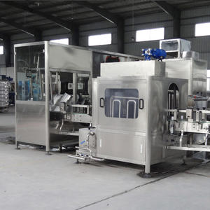 Máquina Llenadora Automática de Bebidas de 300 BPH para Botellas de Plástico y Barriles de 5 Galones (18.9 L) con Línea de Producción Motorizada - Product Image 2