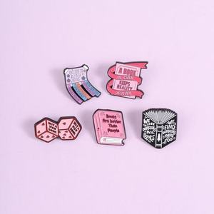Al por mayor: Broches <span class=keywords><strong>de</strong></span> metal para libros, creativos, únicos, rosas, esmaltados, estilo caricatura, bonitos, accesorio metálico para libros, insignia. - Product Image 2