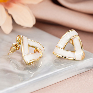 Orecchini a triangolo con glitter per donna, design geometrico, da indossare tutti i giorni, accessori regalo per feste - Product Image 3